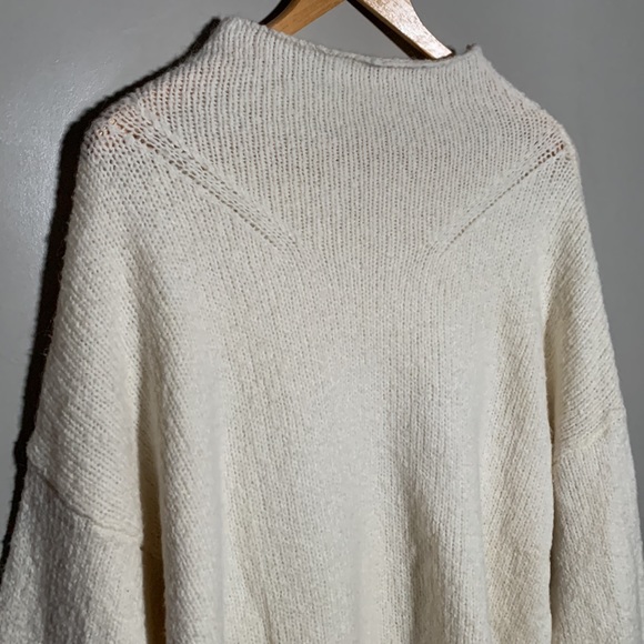 ⭐️SOLD⭐️Anthropology Moth White Knit a sweater high neck - Picture 4 of 5